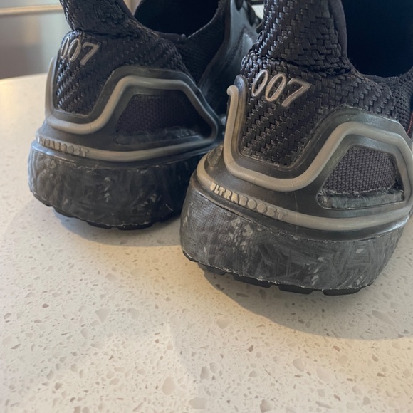 Youth Adidas 007 Ultraboost - Picture 2 of 3